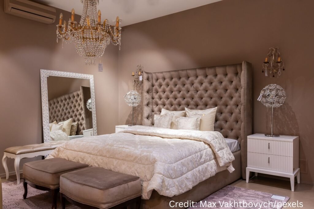 Mirror Accent Elegance