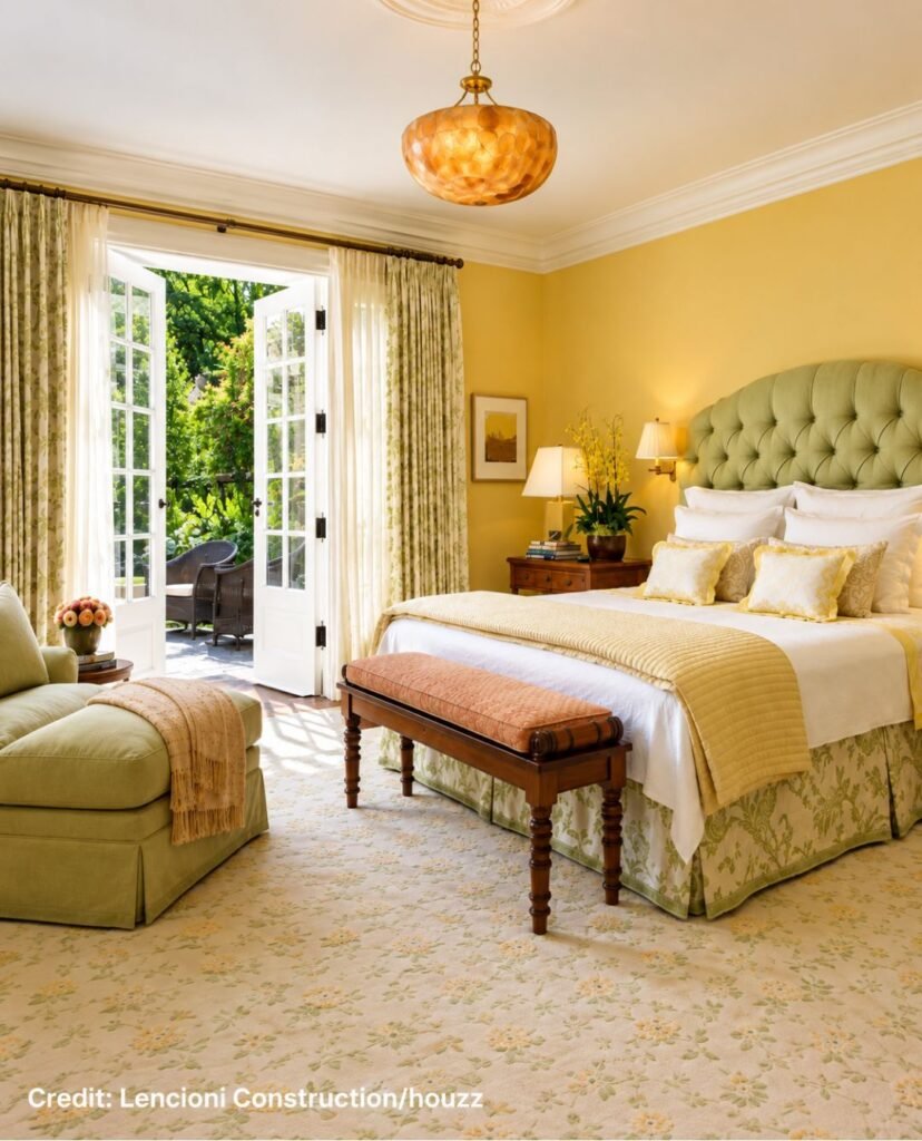 Classic Floral Wallcovering