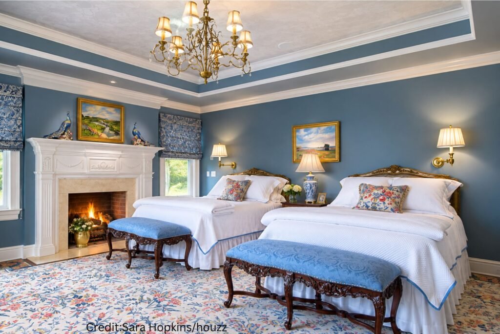 Elegant Four Poster Bed